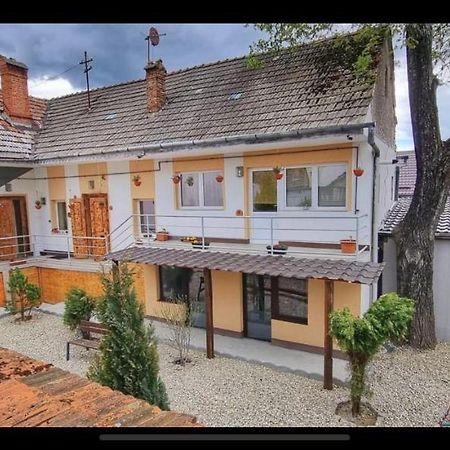 La Nuc O Camera Săcele Exteriér fotografie