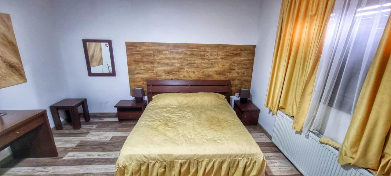 La Nuc O Camera Săcele Exteriér fotografie