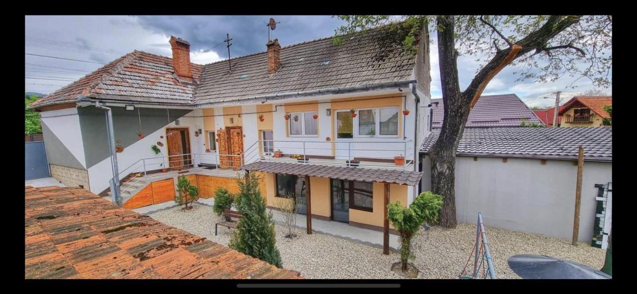 La Nuc O Camera Săcele Exteriér fotografie
